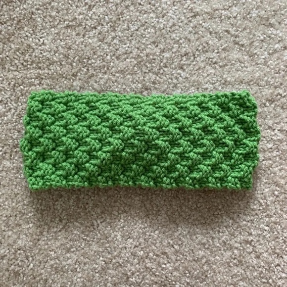 Handmade Green Knit Headband - Picture 2 of 3